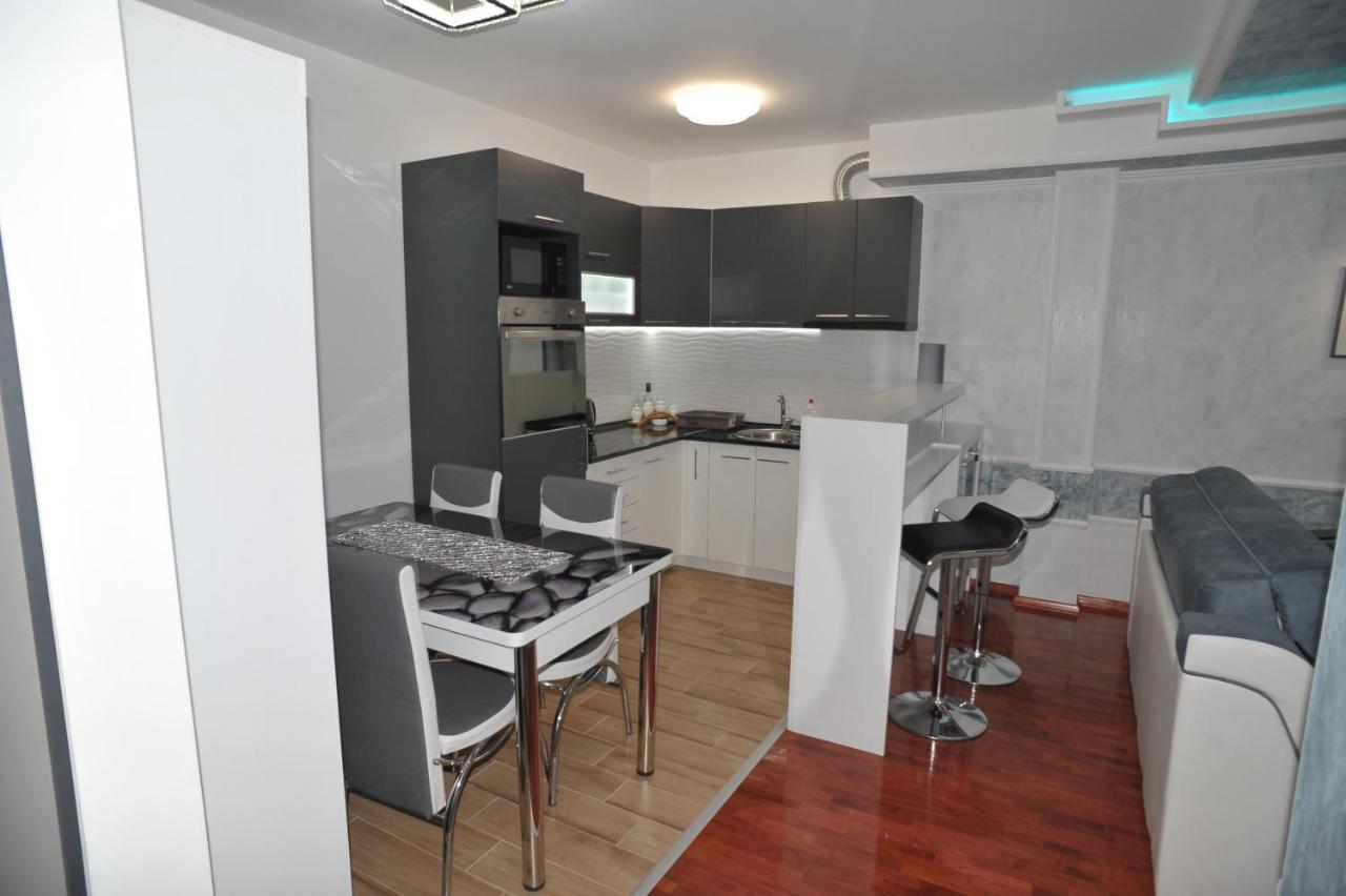 Twins Apartments Cacak Bagian luar foto