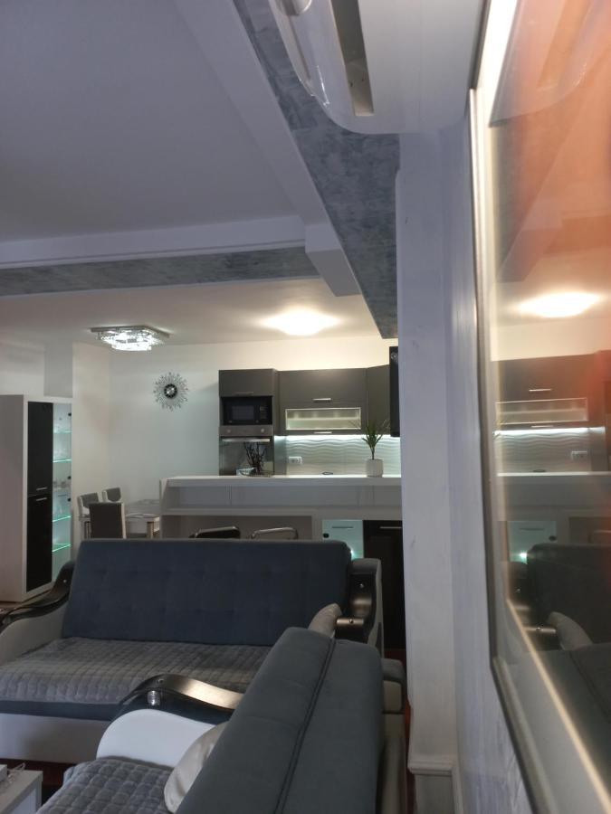 Twins Apartments Cacak Bagian luar foto