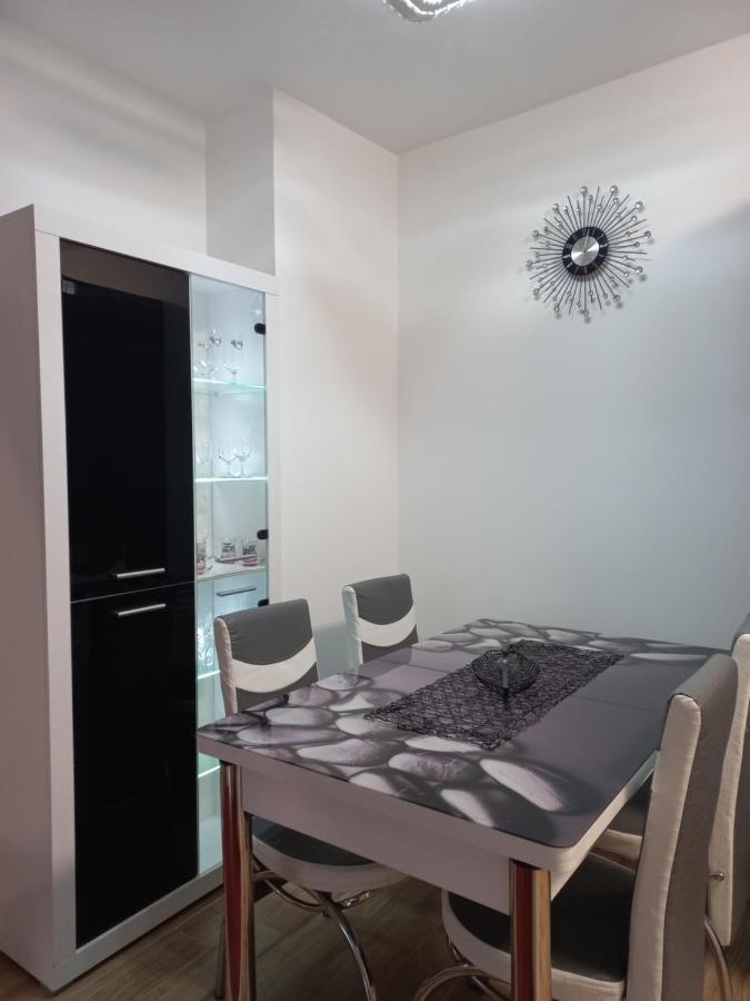 Twins Apartments Cacak Bagian luar foto